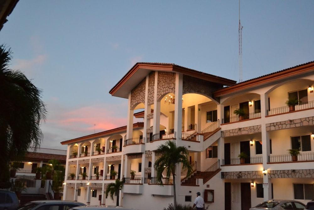Hotel Maria Isabel Colima Exterior foto